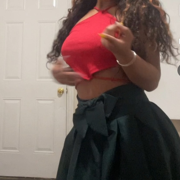 Red shirt used once only. - Picture 2 of 3